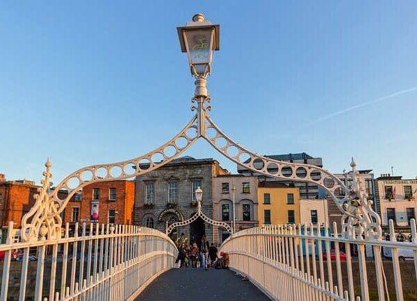 Na Naírí Gaelacha: Todhchaí an Oideachais sa Ghaeilge